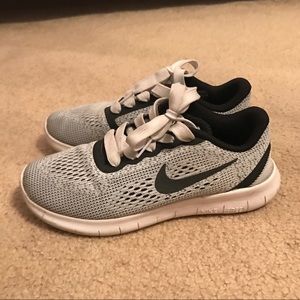 Nike free run Kids size 3 fits Women's size 5